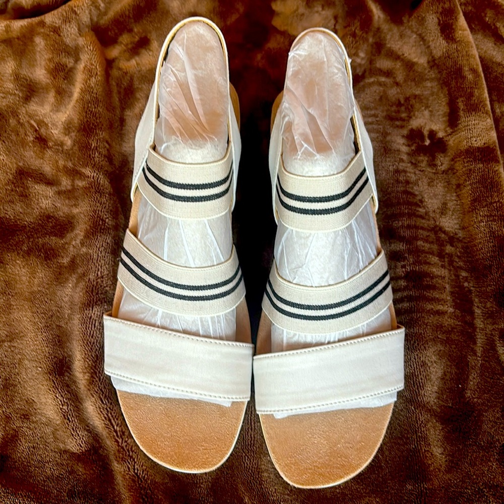 Lifestride wedge sandal size 9.5 new